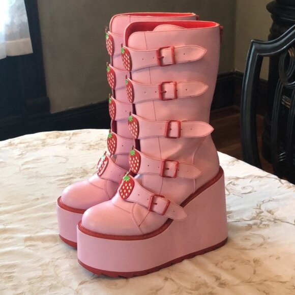 YRU Dune Strawberry Platform Boots - Picture 4 of 9